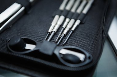 Vape Dükkanı. Modern vaping cihaz bakım ve yükseltme bölümlerinde kapatın. O popualr ecig vaper cihaz satın. Elektronik Sigara İçilmeyen ejuice için aracı. Tornavida seti. Alet çantası onarım için