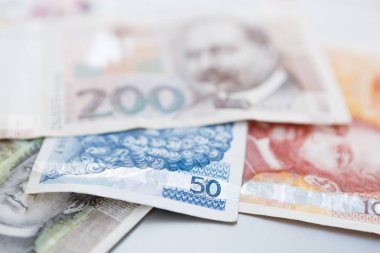 Yüz Hırvat Kunası kağıt para Ulusal. Dalmaçya bölge banknotlar atış kapatmak. 