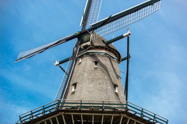 Avrupa 'daki eski rüzgar değirmeni