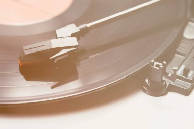  Retro hippi müzik çalar. Vintage elektronik aygıt dinleme vinil kayıtlar için.