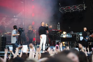 Moskova-7 Haziran, 2016: Konser rock grubunun müzik festivali Lastochka sahnede acıyor..