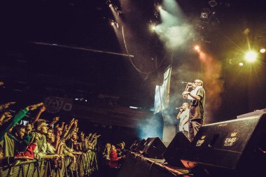 Moskova - 2 Ekim 2014: ünlü Rus hip hop müzik grubu Centr gece kulübünde büyük konser.