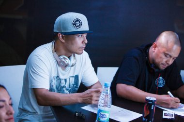 Moskova - 7 Ağustos, 2016: Invisibl Skratch finalde Rus Dmc Dj yargılamak Piklz (Dj Q-Bert, Dj D-stilleri, Dj Shortkut). 