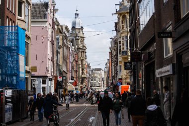 Hollanda, Amsterdam 'da şehir caddesi