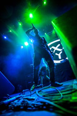 Moskova - 27 Ağustos, 2015: Oxxxymiron ve Johhny Rudeboy aka Ohra Yelawolf konserde ısınma