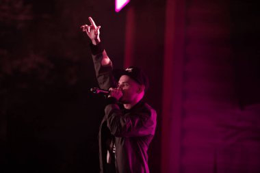 Moskova, Rusya - 5 Eylül, 2015: Street yangın festivalde performans 4ayan Famaly rap grubu