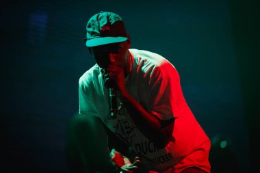Moskova - 15 Kasım, 2016: ünlü müzik grubu Asap mafya performans gösteren canlı hip hop müzik gösterisi gece kulübü sahnede