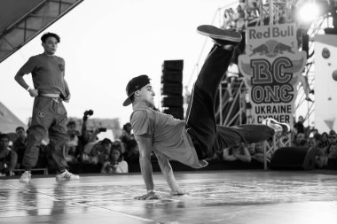Odessa, Ukrayna-23 Ağustos, 2017: Red Bull Bc bir Cypher break dans yarışması. Break dans Şampiyonası gençlik hip hop kültürü Yaz Festivali