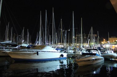 İtalya, Genova - 12 Ekim 2018: Old City Port. Cenova'da popüler turistik alan.