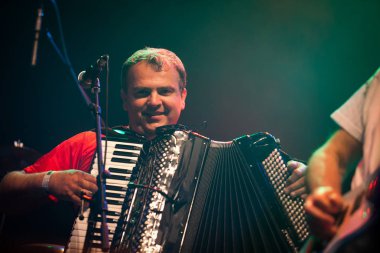 Moskova - 26 Mayıs, 2016: Rock konseri Emir Kusturica ve Sigara İçilmeyen orkestra grubu