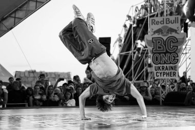 Odessa, Ukrayna-23 Ağustos, 2017: Red Bull Bc bir Cypher break dans yarışması. Break dans Şampiyonası gençlik hip hop kültürü Yaz Festivali