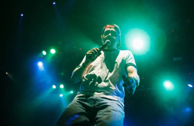 Moskova - 7 Eylül, 2016: Rap ve rock band Kirpichi çalış müzik sahne alanı'nda ayarla.