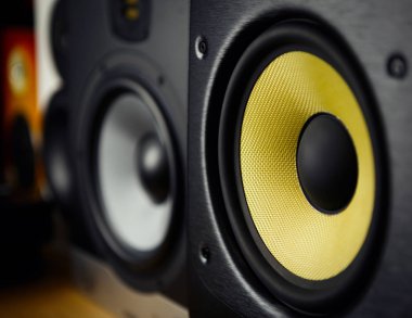 Profesyonel Stüdyo Ekipmanları kayıt ses. Karıştırma ve müzik kayıt için vokal monitör hoparlör kutusu. Yüksek kaliteli sarı ipek difüzör ve tweeter hoparlör kabine monitör. Yakın çekim