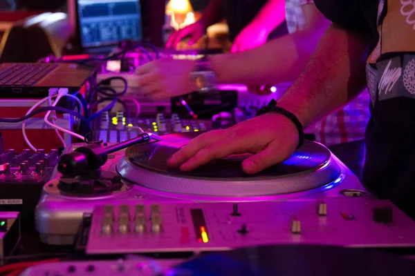 Mariupol Ucrânia Julho 2013 Talib Tocando Vivo Festa Bar Mãos — Fotografia de Stock