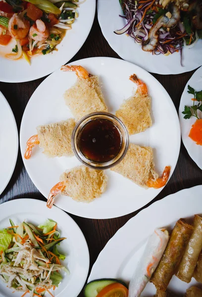 Vue Aérienne Grand Dîner Asiatique Avec Des Rouleaux Printemps Dans — Photo