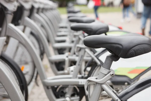 Säte För Cykel Cykel Parkeringen Cyklar Uthyres Billigt Och Rida — Stockfoto