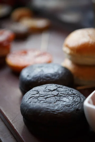 Black Bun Hamburger Cook Köstliche Cheeseburger Gericht Zum Abendessen Restaurant — Stockfoto