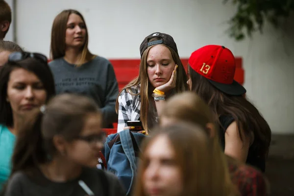 Moscow Junho 2016 Grande Multidão Jovens Fãs Hip Hop Aguardando — Fotografia de Stock