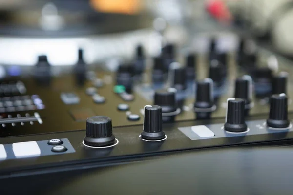 Controlador Mezclador Audio Primera Clase Para Reproducir Música Remezclar Pistas —  Fotos de Stock