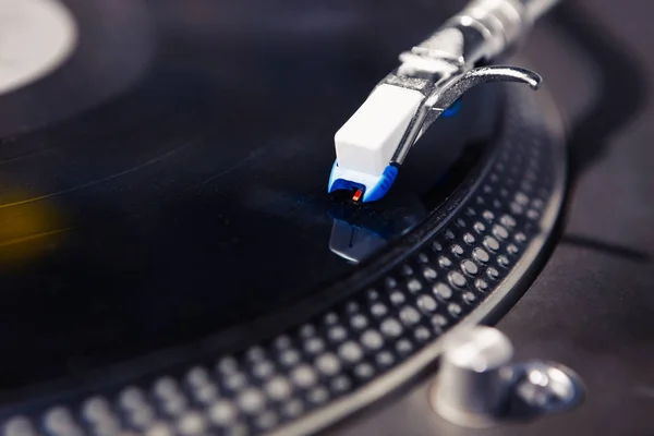 Закройте Виниловом Проигрывателе Анисовый Диск Музыкой Turntable Professional Disc Jockey — стоковое фото