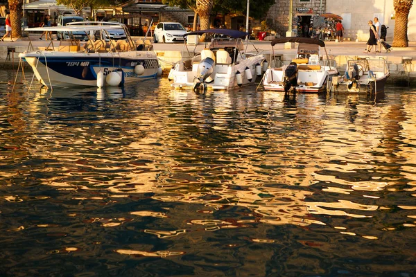Makarska Kroatien Juni 2017 Motorbootvermietung Hafen Des Adrtiatischen Meeres Der — Stockfoto
