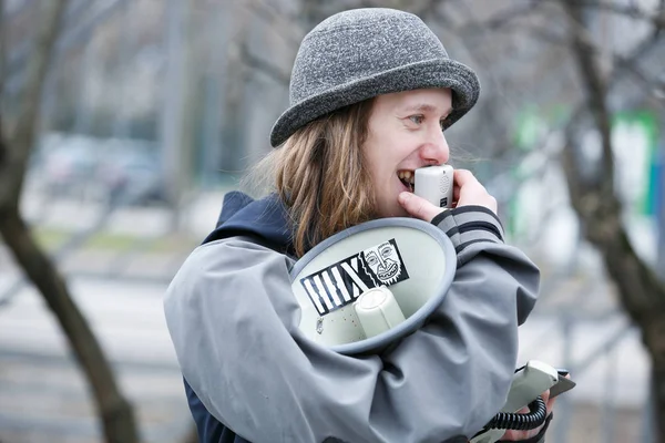 Μόσχα Μαρτίου 2017 Νέοι Άνθρωποι Διασκεδάσουν Επιθετική Γραμμή Σελάχι Διαγωνισμό — Φωτογραφία Αρχείου