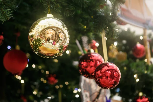 Moskou November 2016 Versierde Kerstboom Het Winkelcentrum Nieuwjaar Viering Met — Stockfoto