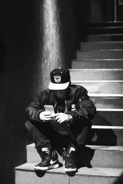 Moskova - 7 Mart: Ünlü hip-hop yapımcısı Abraham Orellana Araabmuzik oyun canlı konser, Rusya'nın Moskova 7 Mart 2015 tarihinde aka