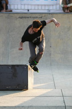 Odessa - 24 Ağustos, 2017: agresif In-Line buz pateni yarışması açık skate park doğa sporları olay.