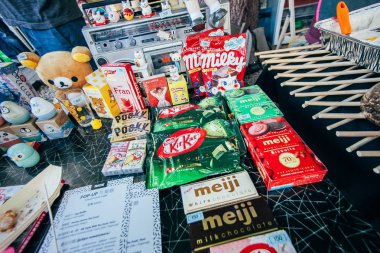 Moskova - 22 Ağustos, 2015: Tasarım Pazar Le piknik adlı popüler hipster olay Dewars Powerhouse gerçekleşti ve genç tasarımcı ve sanatçıların toplandı