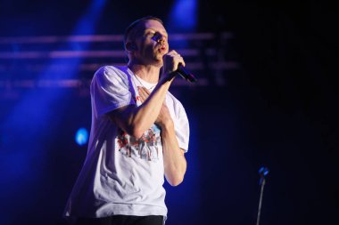 Moskova - 7 Haziran, 2016: Macklemore konser ve Ryan Lewis müzik grubu açık yaz müzik festivali Lastochka.