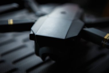 Kiev - 16 Ocak, 2018: ile DJI indeks işlem Mavic Pro. Profesyonel 4k hava quadrocopter kamerayý kapatmak. Yüksek kaliteli uav uçağı aygıt manzara, Aksiyon fotoğrafçılığı için. Kamera ile uçan aracı