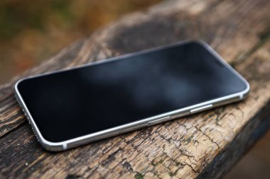 Mariupol, Ukraine-25 Ekim, 2017: Yeni Apple Iphone X anlayışı ile büyük dokunmatik ekran ve geri Masası kamera çift. Yeni Iphone 10 telefon modeli