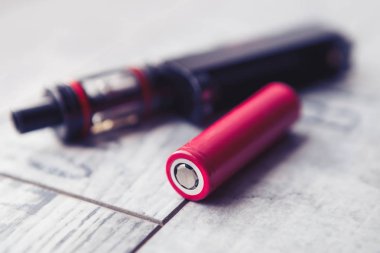 Vaping aygıt mod onarın. Parçaları modern Buharlaştırıcı e-cig aygıt, yedek parça için yükseltme. Yeni aygıt modeli, mikro bobin clearomizer. Nikotin Sigara İçilmeyen bıraktın, vaping güvenli ecig vape başlamak