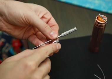 Elektronik savaş robotu mod vaping cihaz bakım. Modern Buharlaştırıcı e-cig aygıtı vape gliserin e-sıvı için. Nikotin Sigara İçilmeyen bıraktın, vaping güvenli ecig vape başlamak.