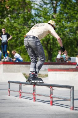 Moskova - 7 Mayıs, 2016: agresif paten rekabet Az piknik gerçekleşti, paten patenci Andrey Zaytcev 2012 yılında vefat eden anısına Sadovniki park