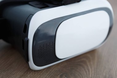 Mobil app oyun üstünde belgili tanımlık gitmek için Modern akıllı telefon aksesuar. Taşınabilir vr gaming mezartaşı mobil oyuncular için. Akıllı telefon takın ve elektronik uygulama oyna. Bir yerde