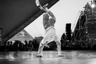 Odessa, Ukrayna-23 Ağustos, 2017: Red Bull Bc bir Cypher break dans yarışması. Break dans Şampiyonası gençlik hip hop kültürü Yaz Festivali