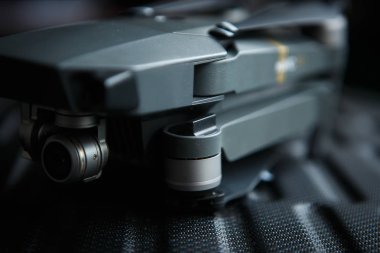 Kiev - 16 Ocak, 2018: ile DJI indeks işlem Mavic Pro. Profesyonel 4k hava quadrocopter kamerayý kapatmak. Yüksek kaliteli uav uçağı aygıt manzara, Aksiyon fotoğrafçılığı için. Kamera ile uçan aracı