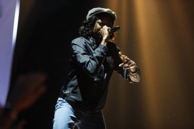 Moskova - 29 Eylül, 2016: Reebok Hall Of Fame parti Tesla 4000 Konser Salonu'nda kapalı. Headliner: Rus rap sanatçısı Oxxxymiron ve İngiliz hip hop küçük Simz yıldız. Simbi Ajikawo sahne alanı'nda ilk defa Rusya'da gerçekleştirme.