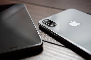 Mariupol, Ukraine-30 Ekim, 2017: Yeni Iphone X akıllı telefon kadar yakın. En son Apple Iphone 10 cep telefonu modeli. Açıklayıcı yazı işleri