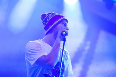 Moskova - 7 Aralık, 2015: Max Korzh büyük konser Stadyumu canlı gece kulübünde