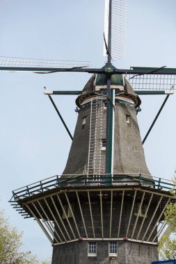 Avrupa 'daki eski rüzgar değirmeni