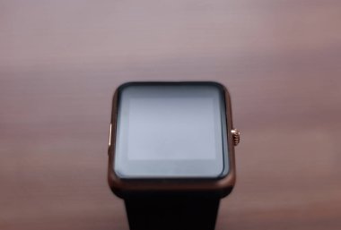 Akıllı kol saati yakın çekim. Modern giyilebilir teknoloji