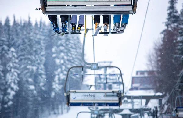 Bukovel Ukraina Marca 2018 Wyciąg Dla Narciarzy Snowboardzistów Zimie Resort — Zdjęcie stockowe