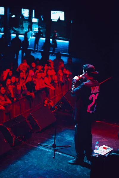Moscú Abril 2015 Gran Concierto Popular Cantante Rap Kravz Escenario —  Fotos de Stock