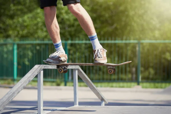 Legs Extreme Athlete Doing Classic Tailslide Noseslide Square Rail Top — Stock Photo, Image