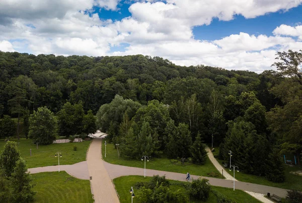 2018年7月1日 美丽的绿色公园费法尼亚的空中无人机照片 景观拍摄从上面与飞行的 Dji 四极直升机相机 热门旅游地标 基辅市的大自然 Feofaniya — 图库照片