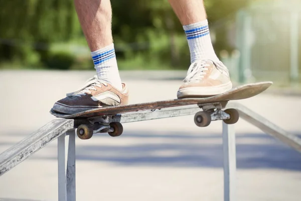 Legs Extreme Athlete Doing Classic Tailslide Noseslide Square Rail Top — Stock Photo, Image