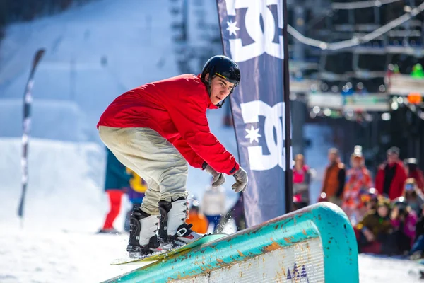 Bukovel Ukraine March 2018 Snowboard Pro Rider Performs Grind Trick — Stock Photo, Image
